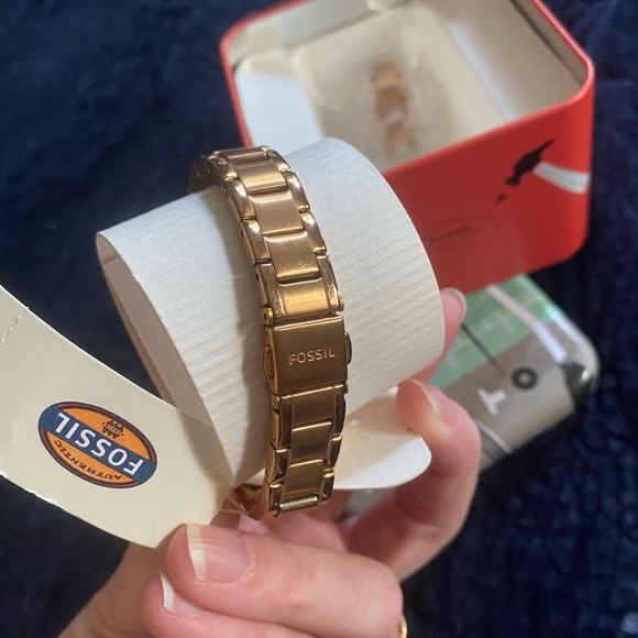 Rose gold fossil watch crystal bezel. tags, link and box included - Picture 3 of 4